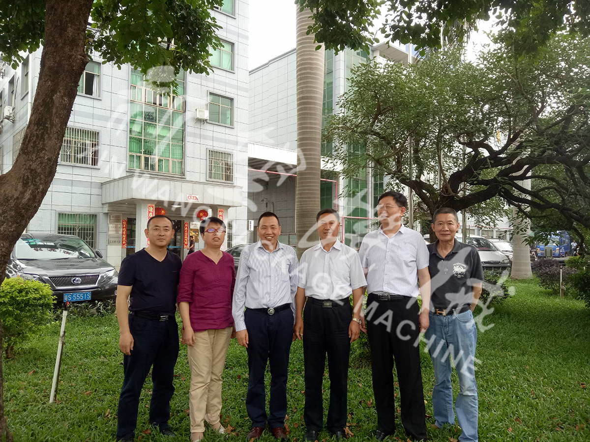 总装备部刘思刚少将、新华社李建琦博士一行莅临新望公司考察指导